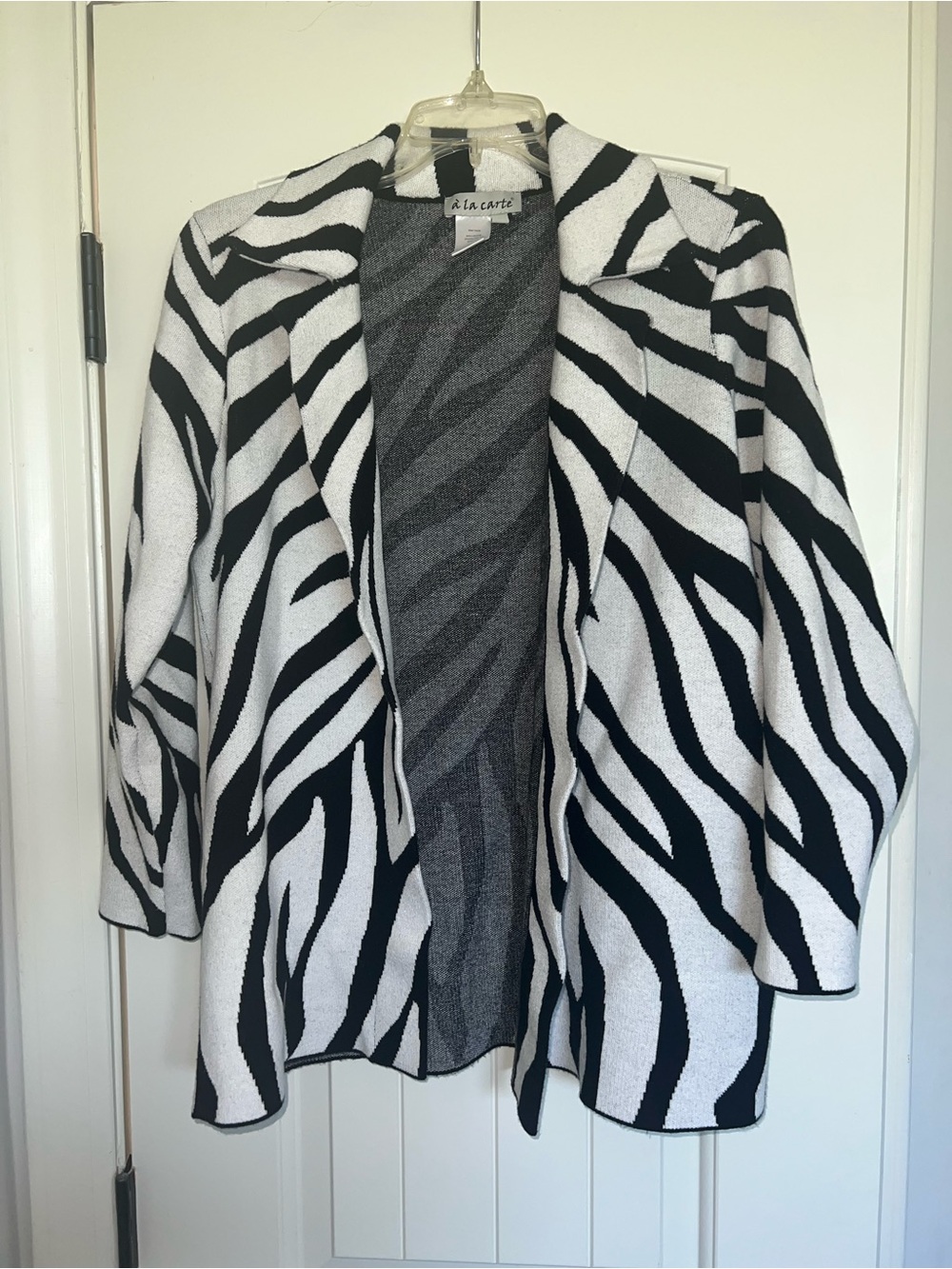á la carté Black & White Zebra Open-Front Sweater Jacket